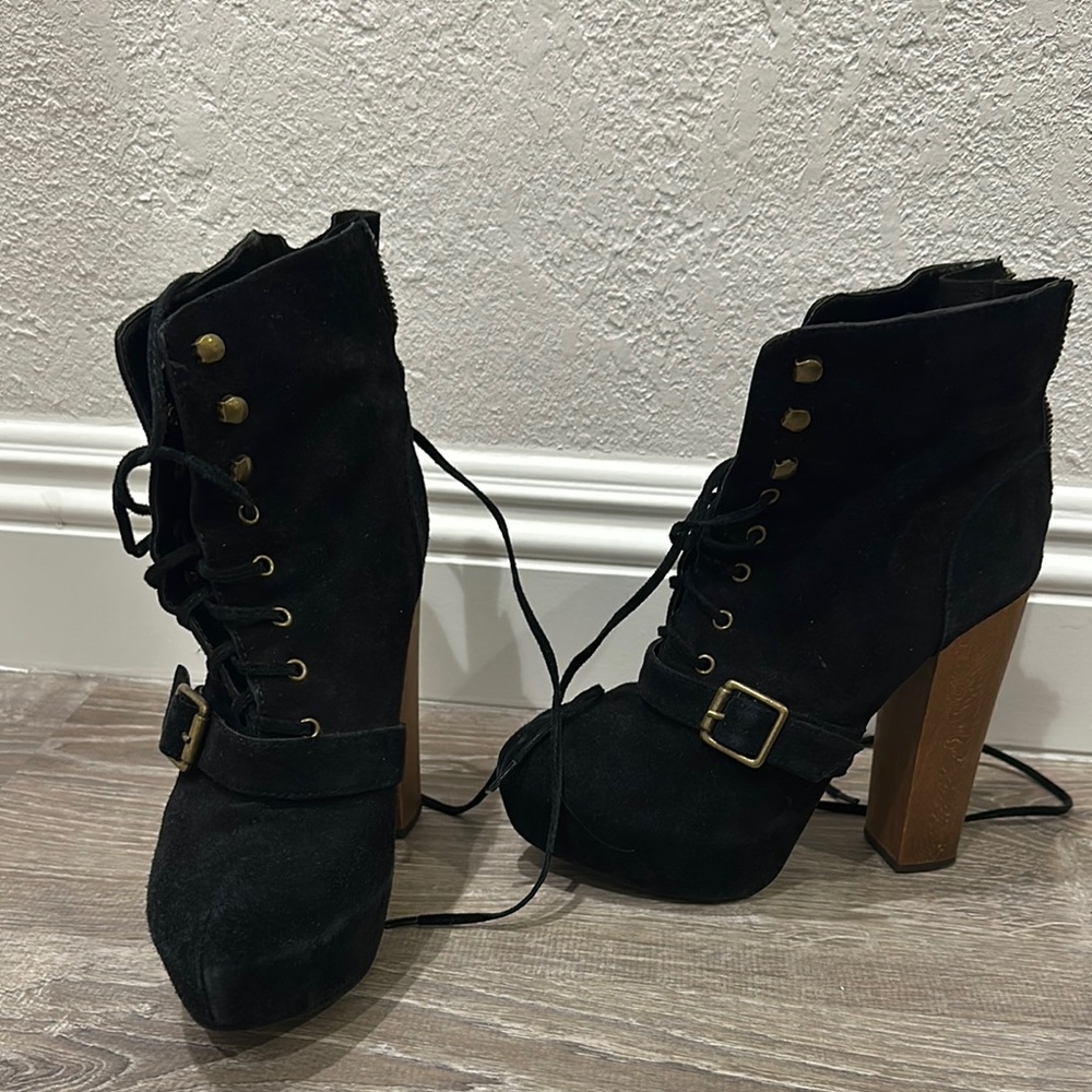 Vintage Black Lace-Up Ankle Boots Steve Madden